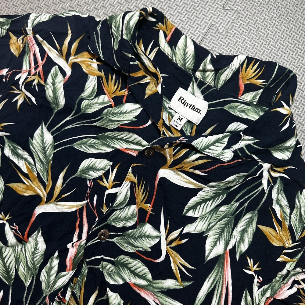 Rhythm Huckberry Hawaiian Shirt Large 100% Rayon Floral Tree Southwestern Medium